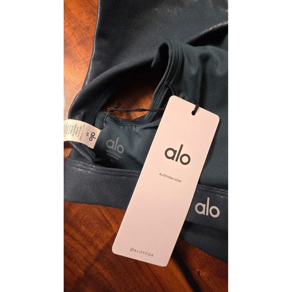 Alo Yoga Super Shine Flash Bra Emerald Green Metallic Shoulder Pads Streetwear